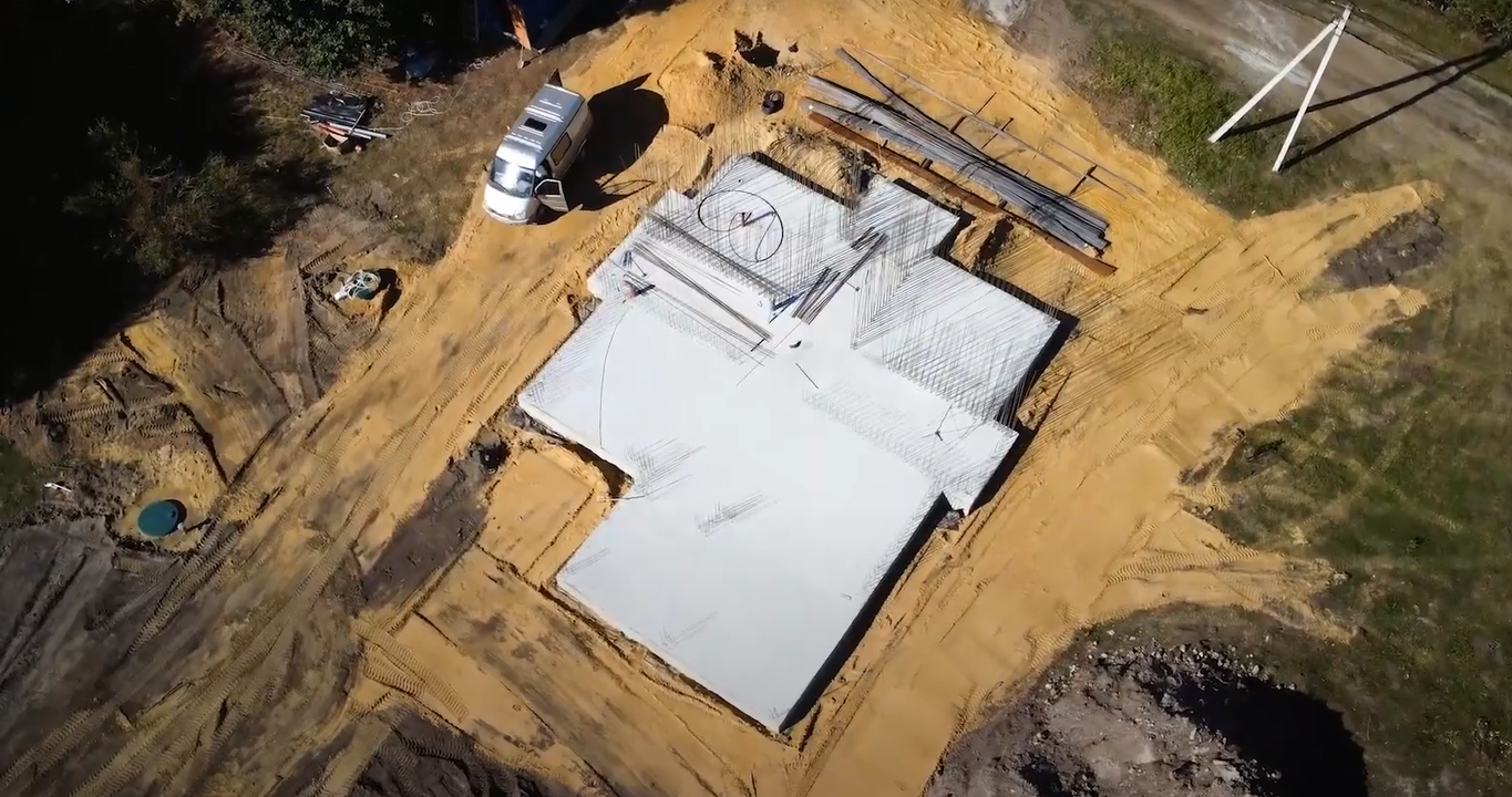 Особенности фундамента "монолитная плита под ключ": надежность и эффективность