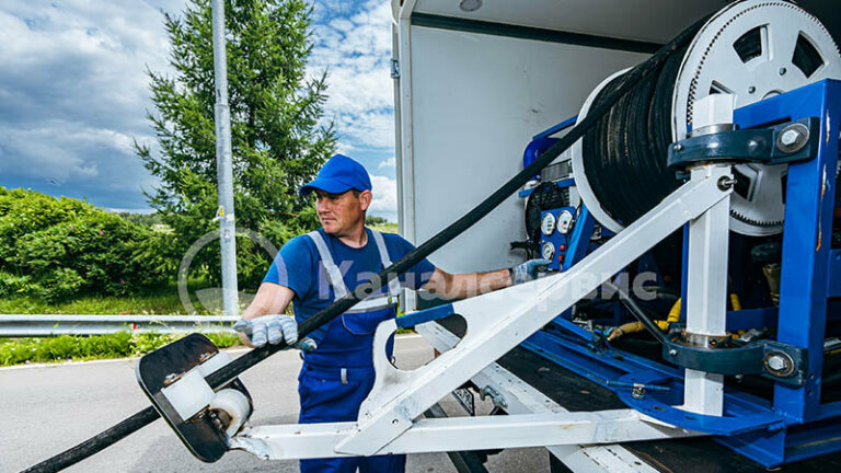 Преимущества профессионального устранения засоров: почему стоит довериться специалистам, а не домашним средствам