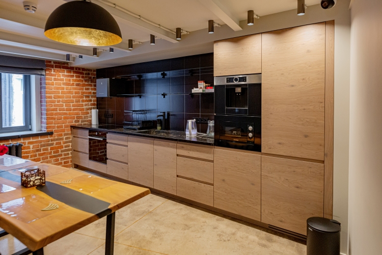 Покупка готовой кухни против кухни на заказ: Что лучше?