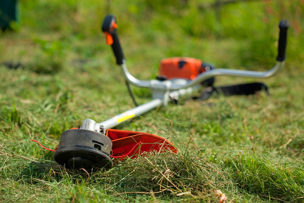 Триммер электрический как выбрать для покоса травы