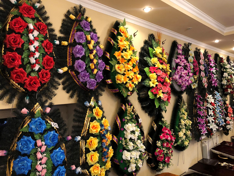 Как выбрать венок на похороны