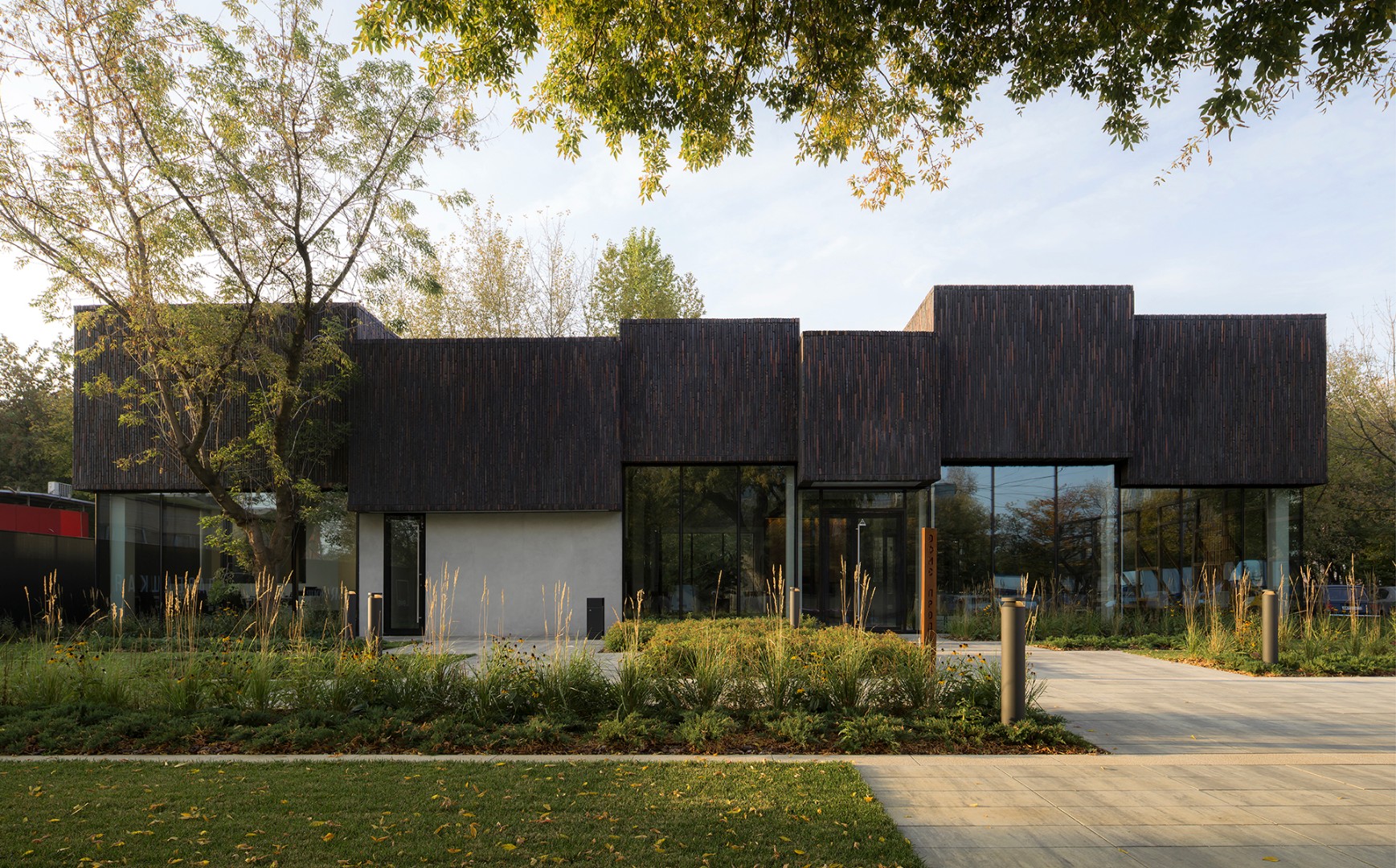 Почему стоит выбирать фасадное остекление?