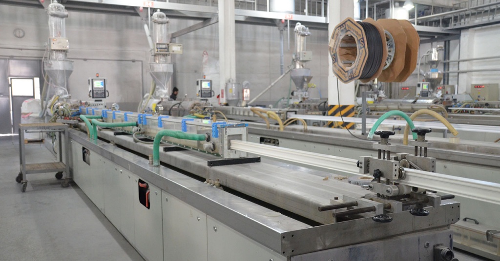 Производство профиля ПВХ: особенности и технологии