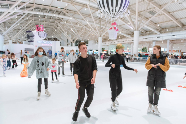 Ледовый каток Mega Ice: преимущества массового катания в Москве
