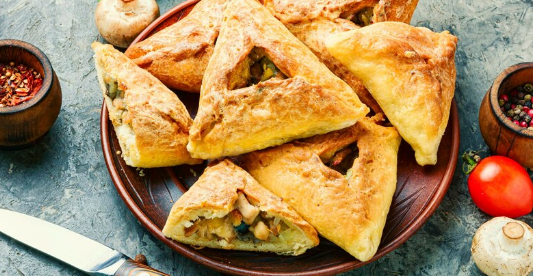 Традиционное татарское блюдо эчпочмак