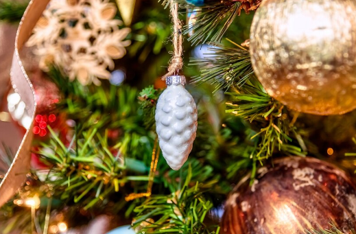 Искусственные елки премиум-класса: стоит ли переплачивать?