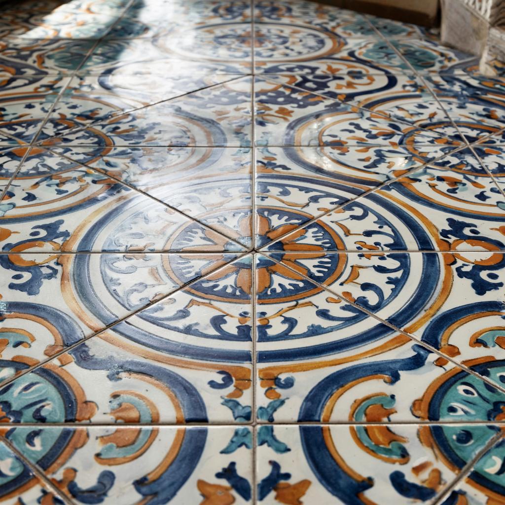 Напольная керамическая плитка: прочность, красота и практичность