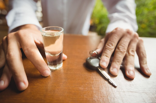 Вывод из запоя на дому: плюсы, минусы и возможные осложнения