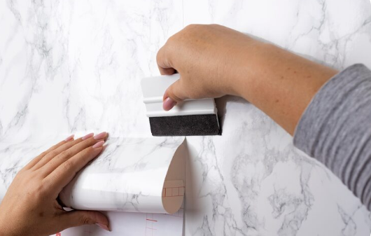 От чего зависит стоимость поклейки обоев: разбираем факторы ценообразования