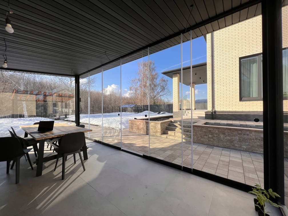 Алюминиевые vs деревянные входные двери: плюсы и минусы